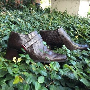90s Brown croc skin ankle booties with square toe